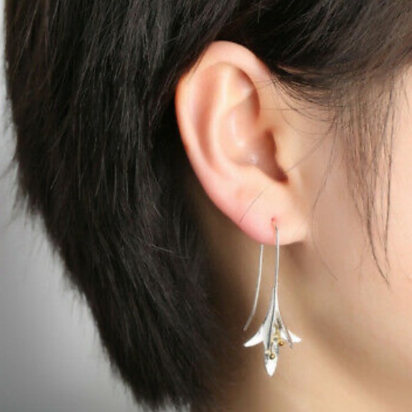 NEW Stamped 925 Silver Flower Earrings - Picture 6 of 9